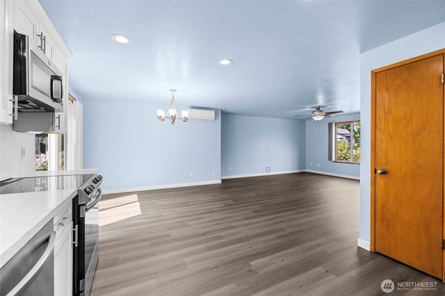 1961 NE 9th Avenue, Oak Harbor, WA 98277