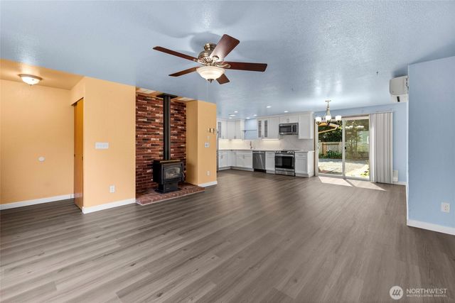 1961 NE 9th Avenue, Oak Harbor, WA 98277