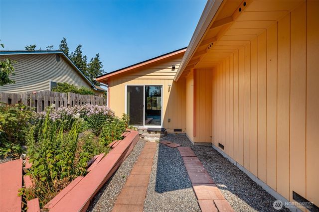 1961 NE 9th Avenue, Oak Harbor, WA 98277
