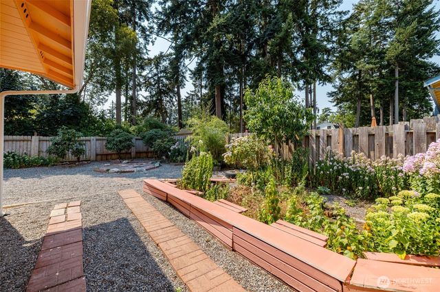 1961 NE 9th Avenue, Oak Harbor, WA 98277
