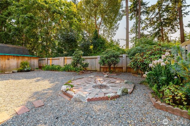 1961 NE 9th Avenue, Oak Harbor, WA 98277
