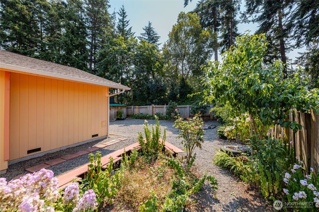 1961 NE 9th Avenue, Oak Harbor, WA 98277