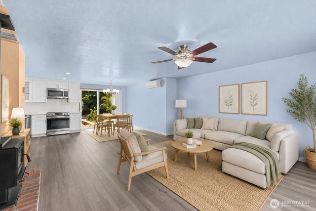 1961 NE 9th Avenue, Oak Harbor, WA 98277