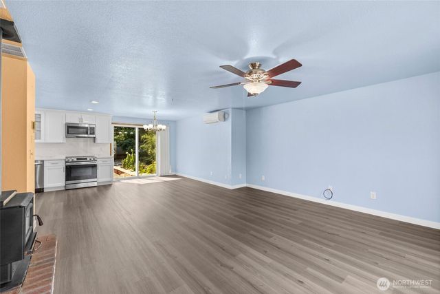 1961 NE 9th Avenue, Oak Harbor, WA 98277