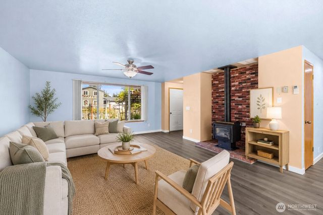 1961 NE 9th Avenue, Oak Harbor, WA 98277