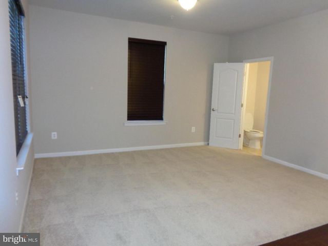 528 VICTORIANNA DR, Capitol Heights, MD 20743