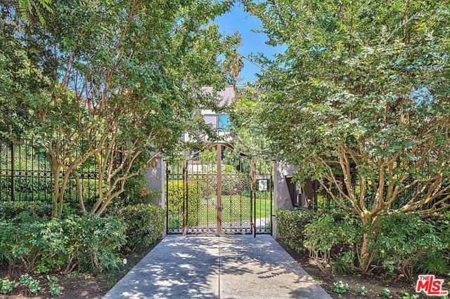 950 N Kings Road 160, West Hollywood, CA 90069