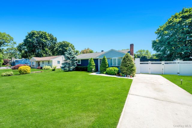 2815 Eagle Avenue, Medford, NY 11763