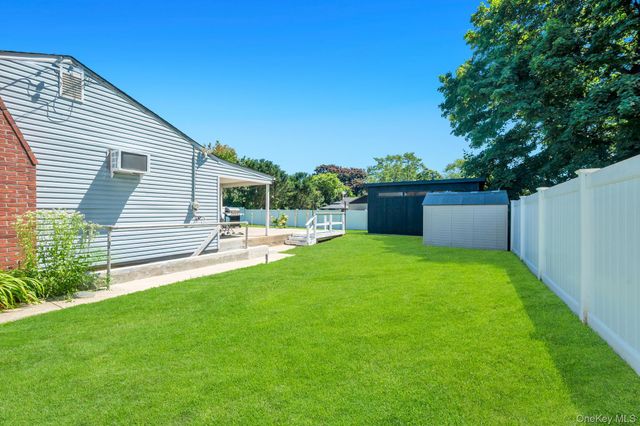 2815 Eagle Avenue, Medford, NY 11763
