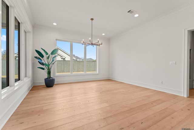 8721 W Fairway Dr, Baton Rouge, LA 70809