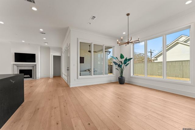 8721 W Fairway Dr, Baton Rouge, LA 70809