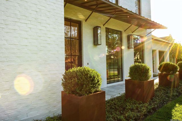 8721 W Fairway Dr, Baton Rouge, LA 70809