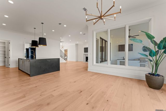 8721 W Fairway Dr, Baton Rouge, LA 70809