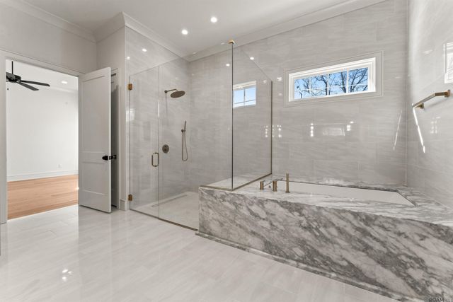 8721 W Fairway Dr, Baton Rouge, LA 70809