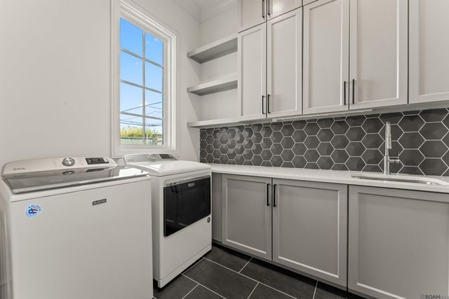 8721 W Fairway Dr, Baton Rouge, LA 70809