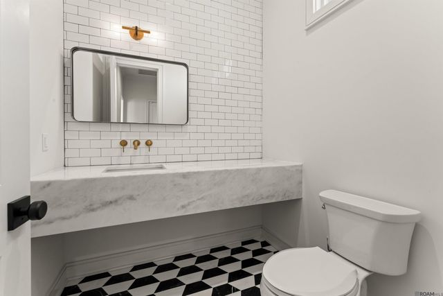 8721 W Fairway Dr, Baton Rouge, LA 70809