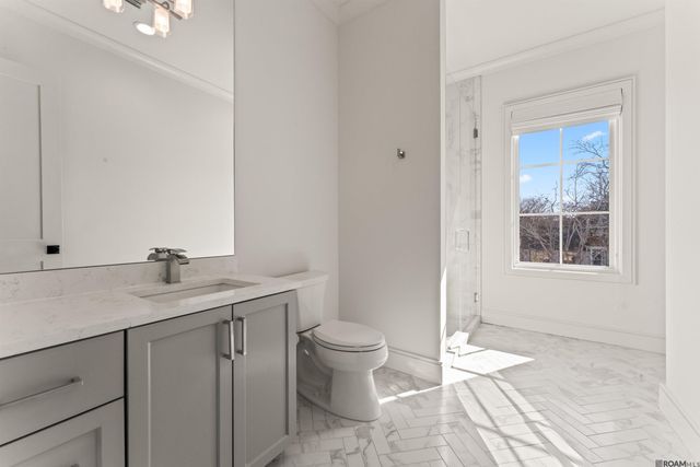 8721 W Fairway Dr, Baton Rouge, LA 70809