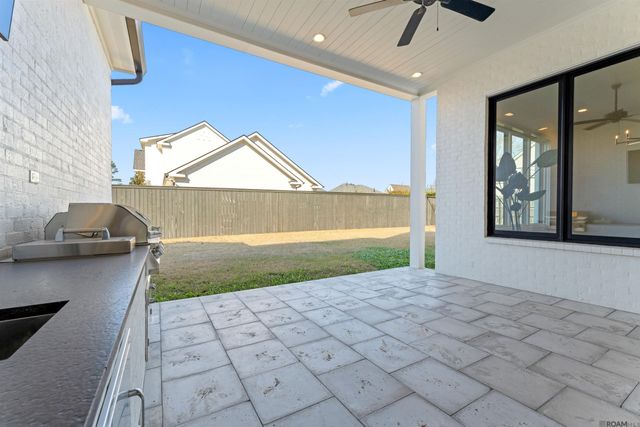 8721 W Fairway Dr, Baton Rouge, LA 70809