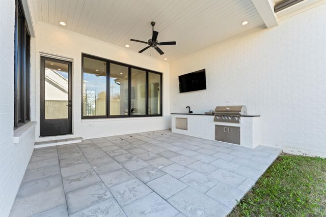 8721 W Fairway Dr, Baton Rouge, LA 70809