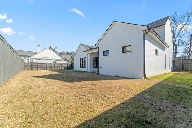 8721 W Fairway Dr, Baton Rouge, LA 70809