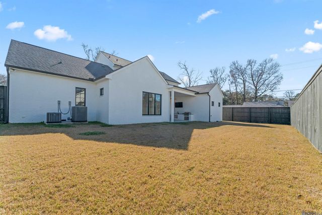 8721 W Fairway Dr, Baton Rouge, LA 70809