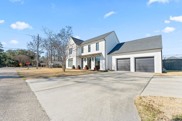 8721 W Fairway Dr, Baton Rouge, LA 70809