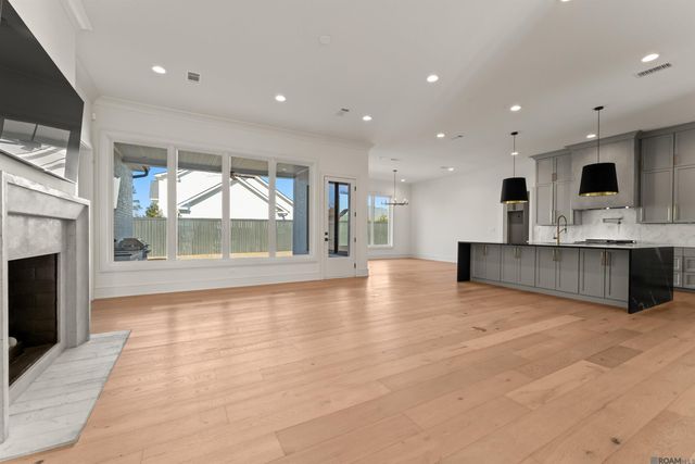 8721 W Fairway Dr, Baton Rouge, LA 70809