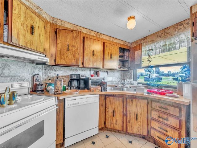 7750 County Road 170, Trinity, AL 35673