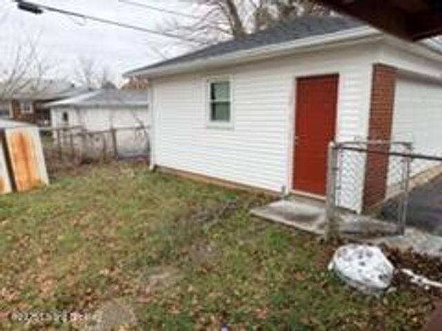 3507 Huon Dr, Louisville, KY 40218