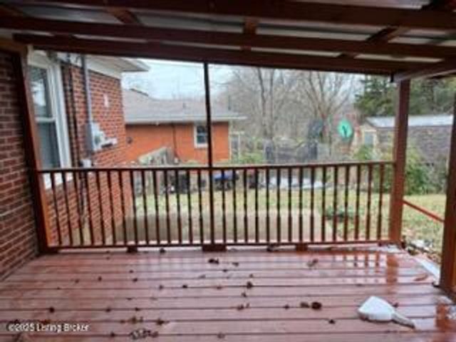 3507 Huon Dr, Louisville, KY 40218