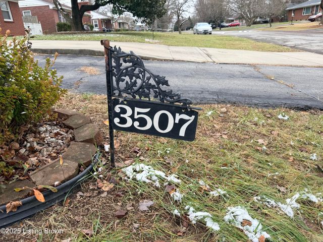 3507 Huon Dr, Louisville, KY 40218