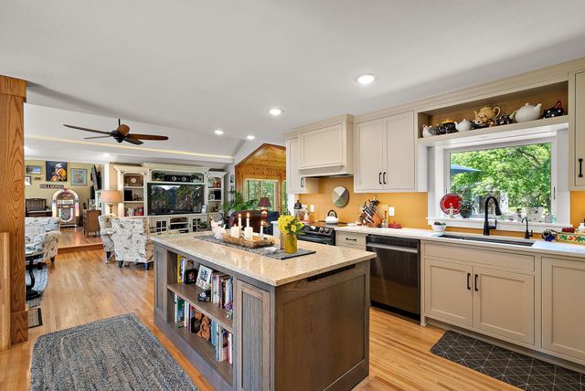 10920 32nd Avenue N, Plymouth, MN 55441