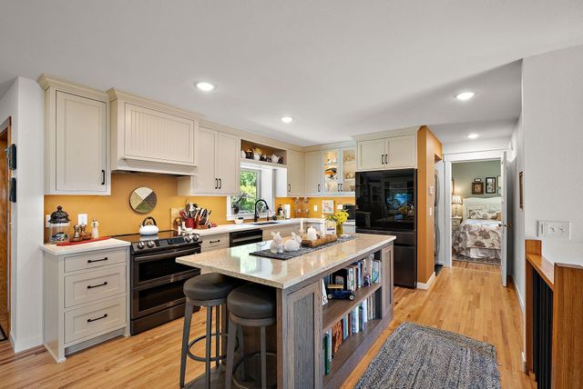 10920 32nd Avenue N, Plymouth, MN 55441