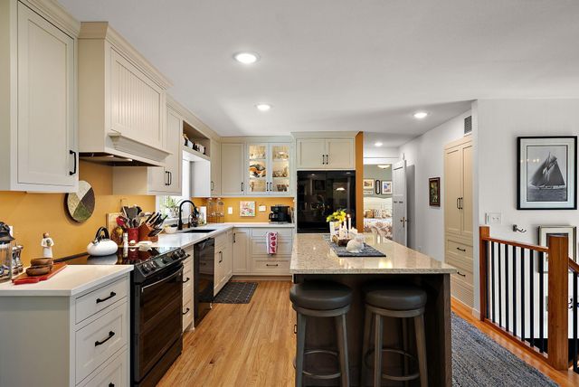 10920 32nd Avenue N, Plymouth, MN 55441