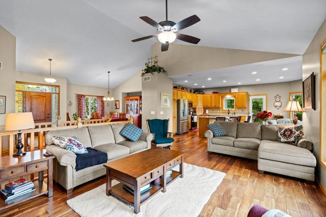542 Majestic Oaks Court, Eagan, MN 55123