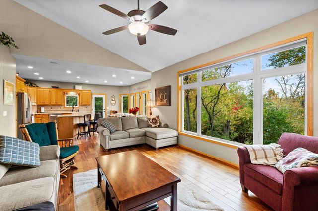 542 Majestic Oaks Court, Eagan, MN 55123