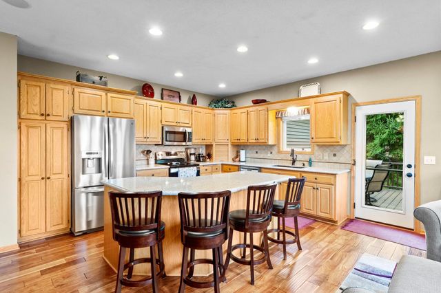 542 Majestic Oaks Court, Eagan, MN 55123