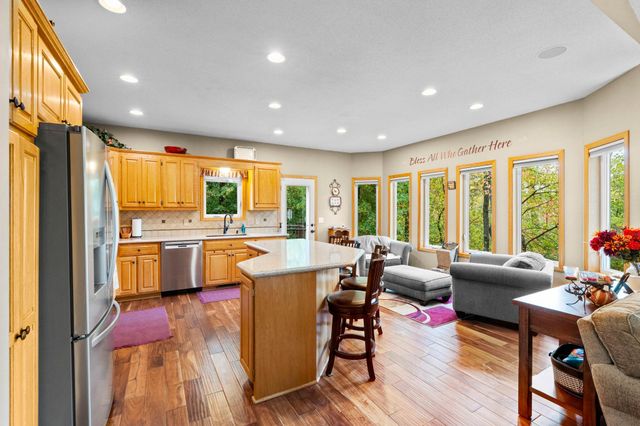542 Majestic Oaks Court, Eagan, MN 55123