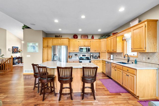 542 Majestic Oaks Court, Eagan, MN 55123