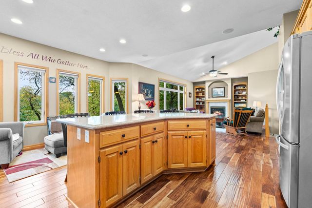 542 Majestic Oaks Court, Eagan, MN 55123