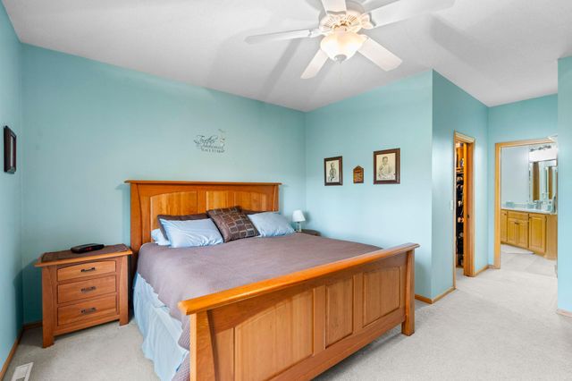 542 Majestic Oaks Court, Eagan, MN 55123