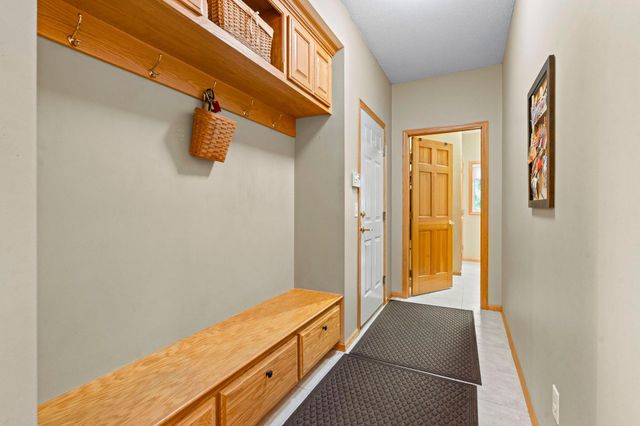 542 Majestic Oaks Court, Eagan, MN 55123