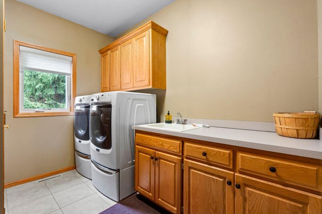 542 Majestic Oaks Court, Eagan, MN 55123