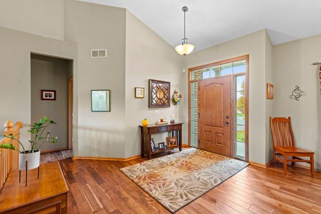 542 Majestic Oaks Court, Eagan, MN 55123