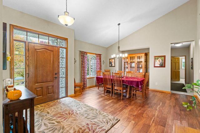 542 Majestic Oaks Court, Eagan, MN 55123