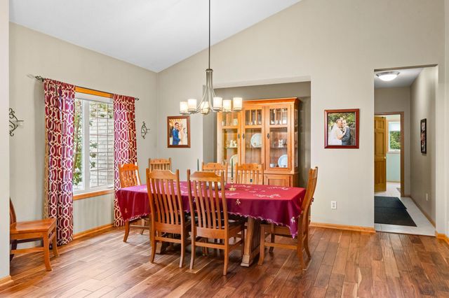542 Majestic Oaks Court, Eagan, MN 55123