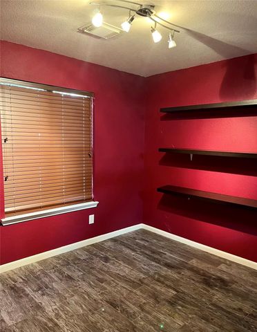 2655 Skyview Shadows Court, Houston, TX 77047