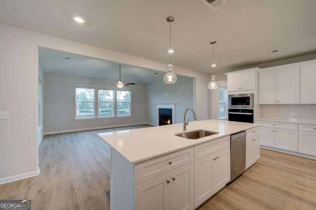 608 Button Grove, Hampton, GA 30228