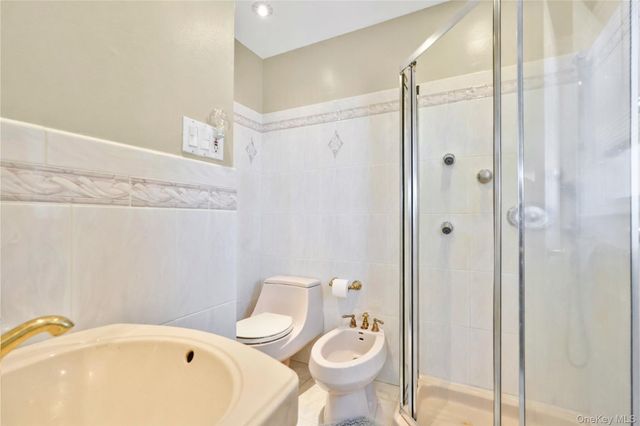 1244 Village Court, North Baldwin, NY 11510