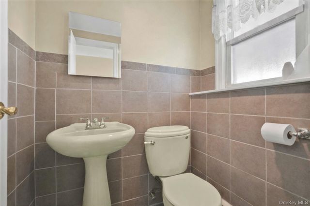 1244 Village Court, North Baldwin, NY 11510